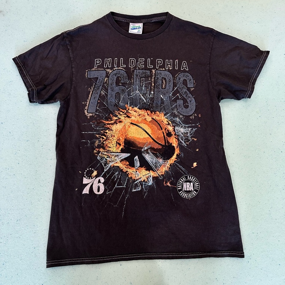 Philadelphia 76ers Vintage T-Shirt - Size Medium - 47 Brand Tubular Black Sixers